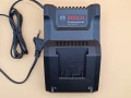 Bosch GAL 18V-40 зарядно, снимка 1