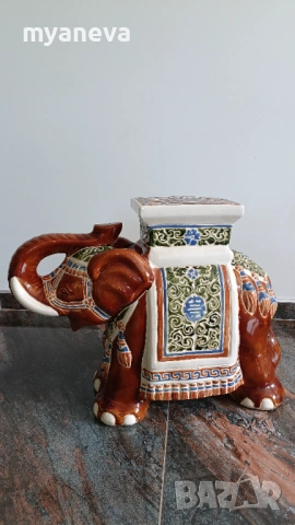 Порцеланова , ръчно рисувана с детайлни орнаменти , индийска маса с форма на слон ., снимка 9 - Маси - 54230256