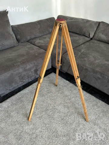 Винтидж Дървена Тринога Статив