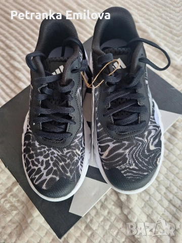 Дамски маратонки нови на Adidas , снимка 4 - Маратонки - 54444760