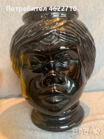  ваза във формата на глава 