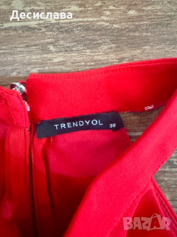 Aсиметрична рокля Trendyol 38, снимка 3 - Рокли - 55074645