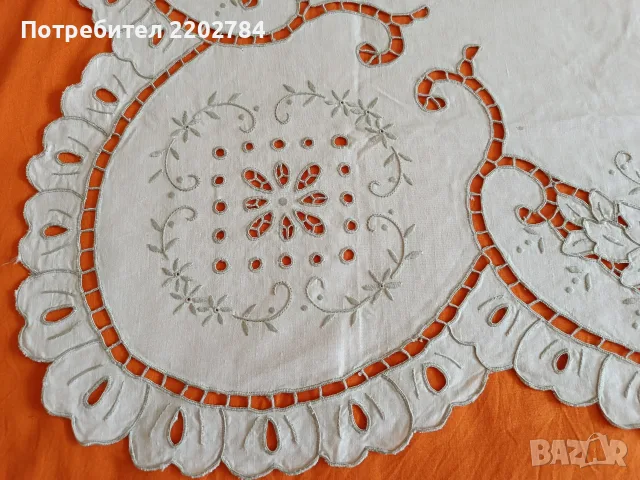 Битови, бродирани карета за маса , снимка 3 - Покривки за маси - 55671872