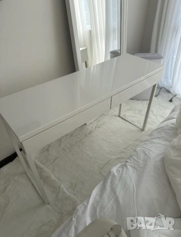 Ikea besta burs , бял гланц Бюро , тоалетка, снимка 4 - Бюра - 54485255