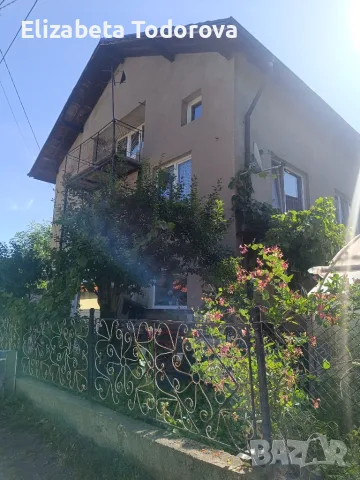 Продавам къща 3 етажа, снимка 2 - Къщи - 55674987
