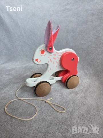 Дървена играчка HaPe International - Заек на колела