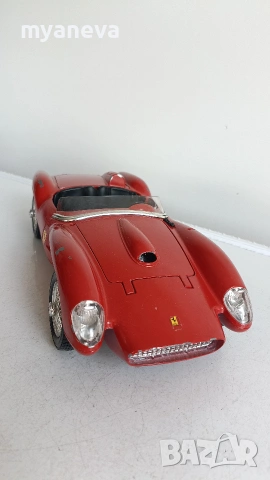 Ferrari 250 Testa Rossa от 1957 г. в мащаб 1:18, Bburago , произведен в Италия. , снимка 7 - Колекции - 54991208