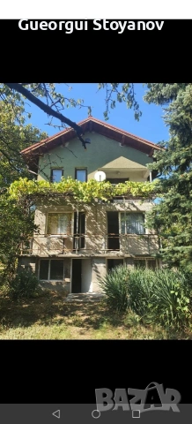 Продавам 3 етажна къща с.Челопеч