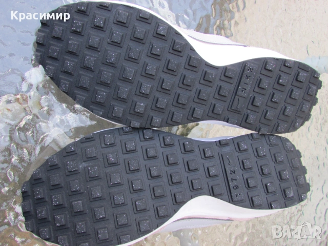 Дамски маратонки Nike Waffle Debut, снимка 12 - Маратонки - 54397097