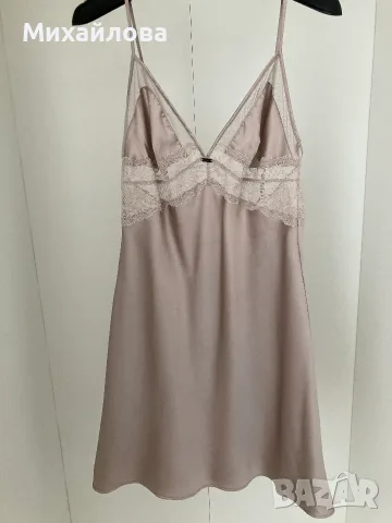 Сатенена нощница с дантелени акценти на Calvin Klein, размер М
