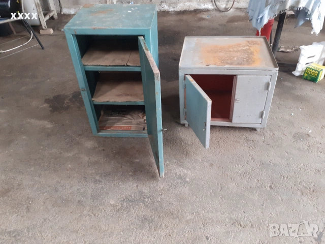 Продавам два метални шкафа , снимка 2 - Колекции - 54658339