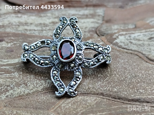 Сребърна брошка с гранат и марказити