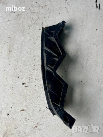 Държач десен предна броня Фолксваген Пасат VW Passat b6