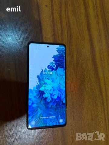 Продавам Samsung Galaxy S20FE 128GB