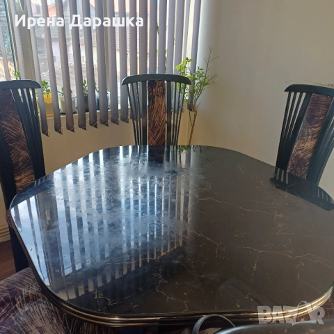 Продавам трапезна маса с шест стола