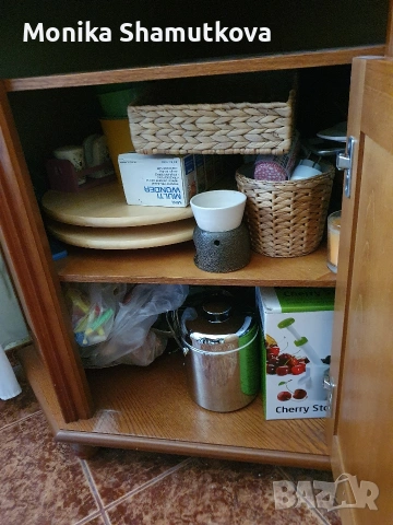 Ъглов шкаф за телевизор, масивна дървесина , снимка 2 - Шкафове - 55157955