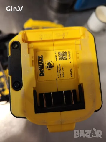 Гайковерт DeWALT DCF921, 18 V, 406 Nm, с 2 батерии 1.7 Ah PowerStack и зарядно, снимка 6 - Други машини и части - 55685059