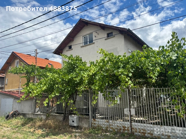 Просторна обзаведена къща с двор и отлична локация в село Петърч