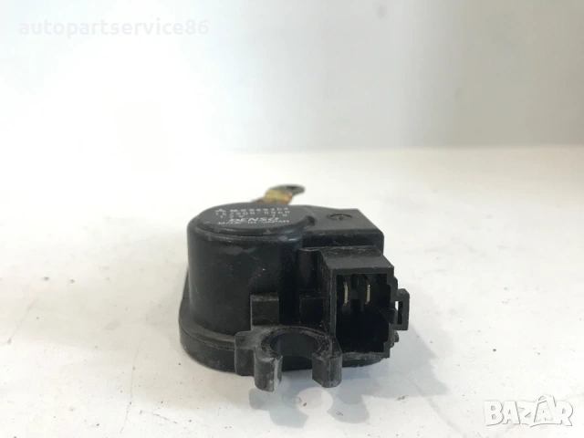 Актуатор за заключване на задна дясна врата за Mitsubishi Pajero (2000) MB669754