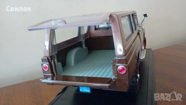 Ford F-250 (1:18), снимка 6 - Колекции - 54552426