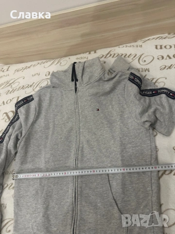Продавам екип на Tommy Hilfiger размер L, снимка 4 - Спортни дрехи, екипи - 54740700
