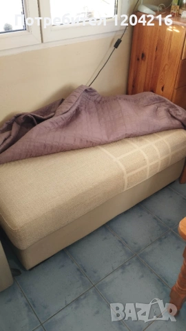 Диван отоманка запазено кремаво бяло