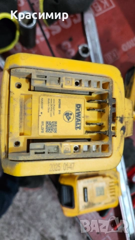 Продавам безчетков ударен гайковерт 1/2 DEWALT DCF900 1898Nm с 1бр. 5Ah батерия , зарядно и куфар , снимка 8 - Други инструменти - 54915338