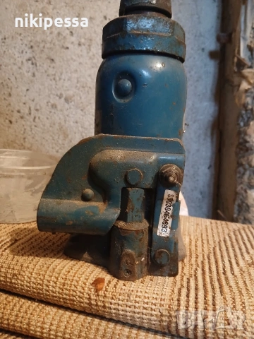 продавам хидравличен крик за автомобил, снимка 3 - Аксесоари и консумативи - 54018769