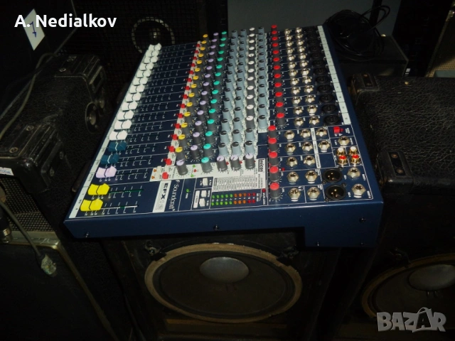 Soundcraft EFX12 audiomixer, снимка 5 - Ресийвъри, усилватели, смесителни пултове - 54843595