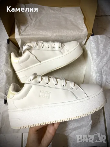 Бели дамски кецове Tommy Hilfiger TJW Flatform Pearlized Sneaker - размер 39, снимка 7 - Кецове - 55529204