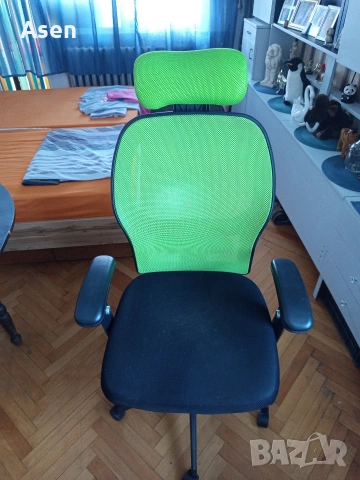 Продавам 3 бр. офис стола.