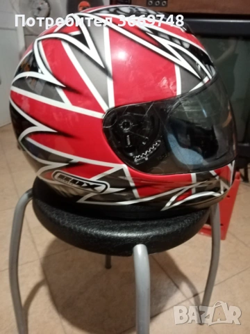 Продава доста запазена  мото каска 