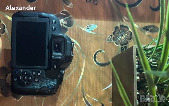 Canon EOS 800D – КАТО НОВ (4000 кадъра) + 1 обектив + Чанта, снимка 3 - Фотоапарати - 54234041