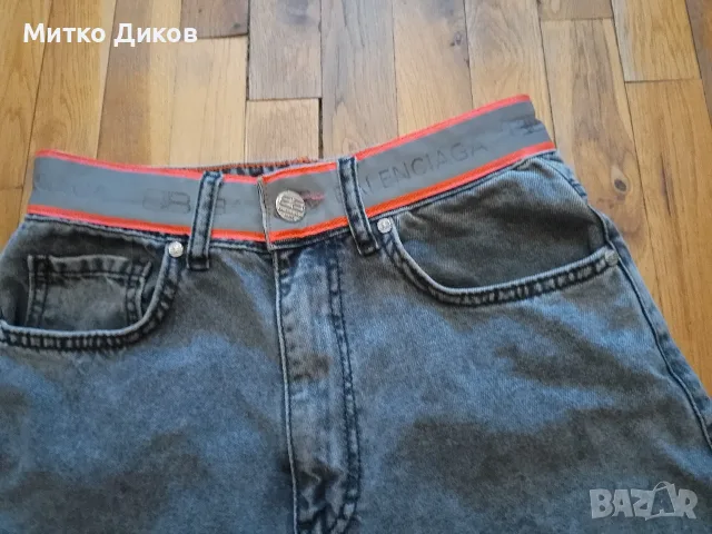 баленсиага къси женски шорти в ханша 34см и отг.додолу 32см 98 пр.памук и 2 пр.еластан, снимка 2 - Дънки - 55422656