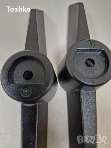 Стойка крачета за ТВ FINLUX 40-FFA5235, снимка 2 - Стойки, 3D очила, аксесоари - 54229123