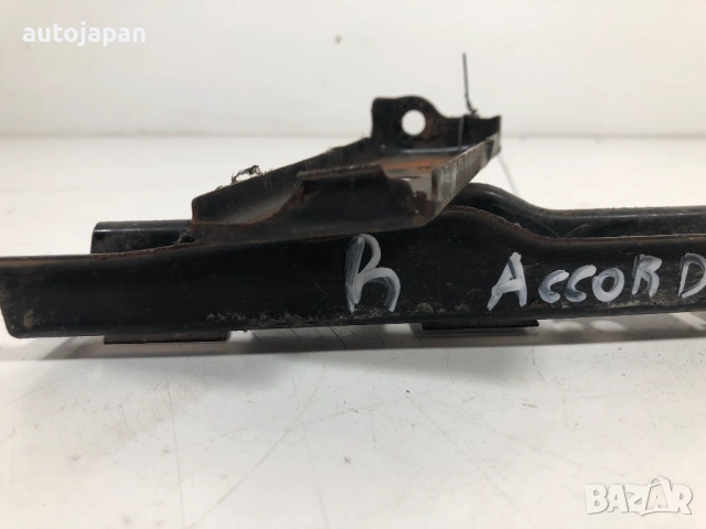Десен държач за броня под фара Honda Accord 7 (2002-2008), снимка 2 - Части - 54561312
