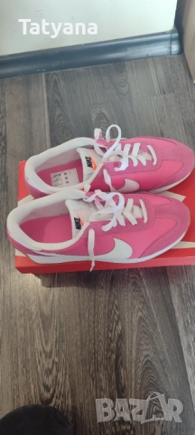 Нови маратонки Nike , снимка 2 - Маратонки - 54041760