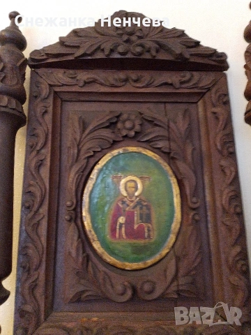 Продавам стара ръчно резбована дървена рамка с колони(малък иконостас), снимка 3 - Антикварни и старинни предмети - 53958059