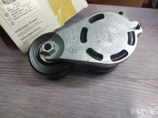 045903315A**NEU**VAG**AUDI**Обтегач за пистов ремък ремък** 