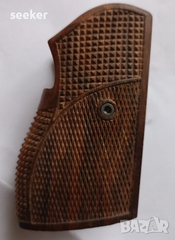 Орехови чирени (ръкохватка) за пистолет ТТ 33