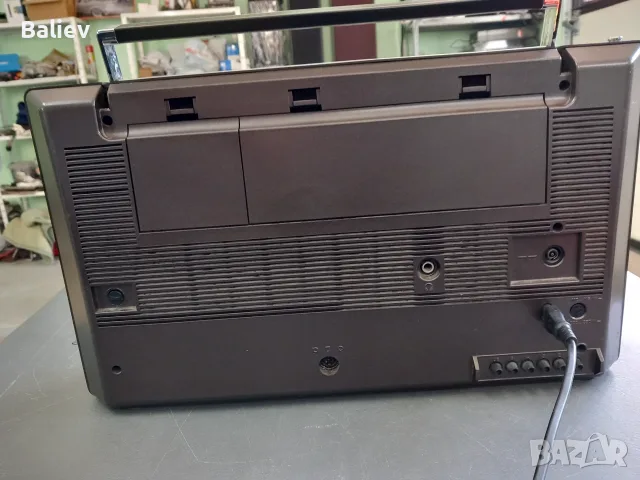GRUNDIG RR 3000 радиокасетофон, снимка 8 - Радиокасетофони, транзистори - 55430819