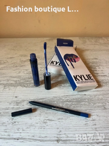 Комплект синьо червило и молив на KYLIE Cosmetics цвят Fredom с аромат на шоколад в кутия на марката