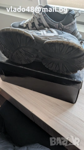 Продавам оригинални мъжки спортни обувки Guess, снимка 5 - Маратонки - 54669211
