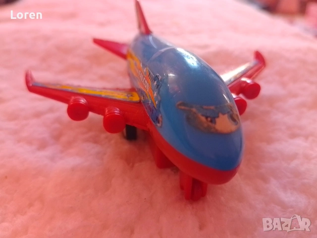 Подарявам две играчки багерче и самолетче, снимка 3 - Влакчета, самолети, хеликоптери - 54118330