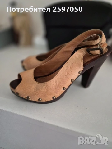 Сандали с дървен ток на Levi's , снимка 2 - Дамски обувки на ток - 54243169