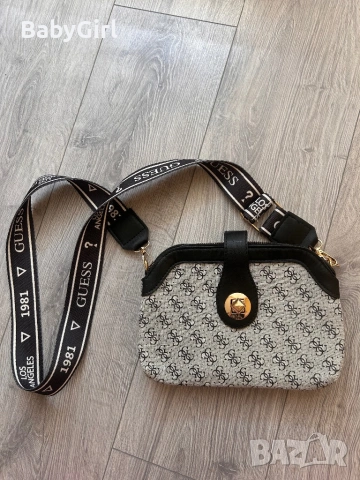 Дамска чанта Guess