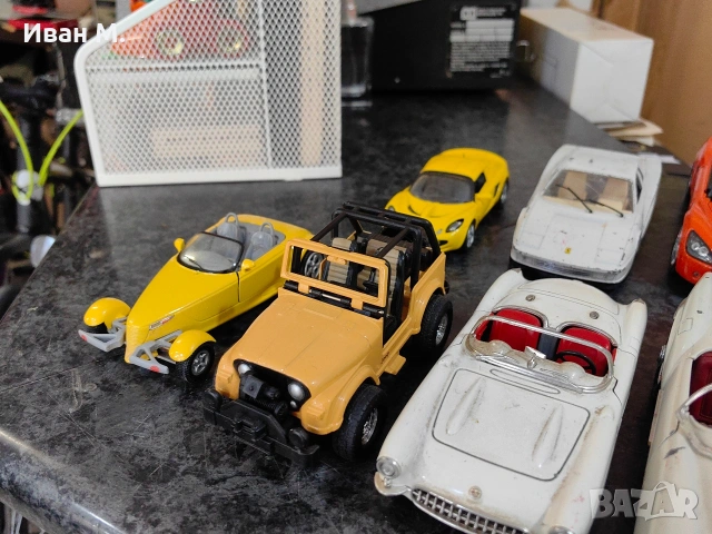 Колекционерски метални колички Burago , снимка 8 - Колекции - 54339972