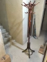 Продавам дървена виенска закачалка, снимка 3