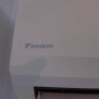Инверторен климатик Daikin 12000 BTU (FTXB35C) - Работещ, с тест на място, снимка 2