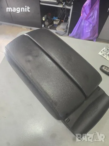 4H0864206C Подлакътник AUDI A8 D4